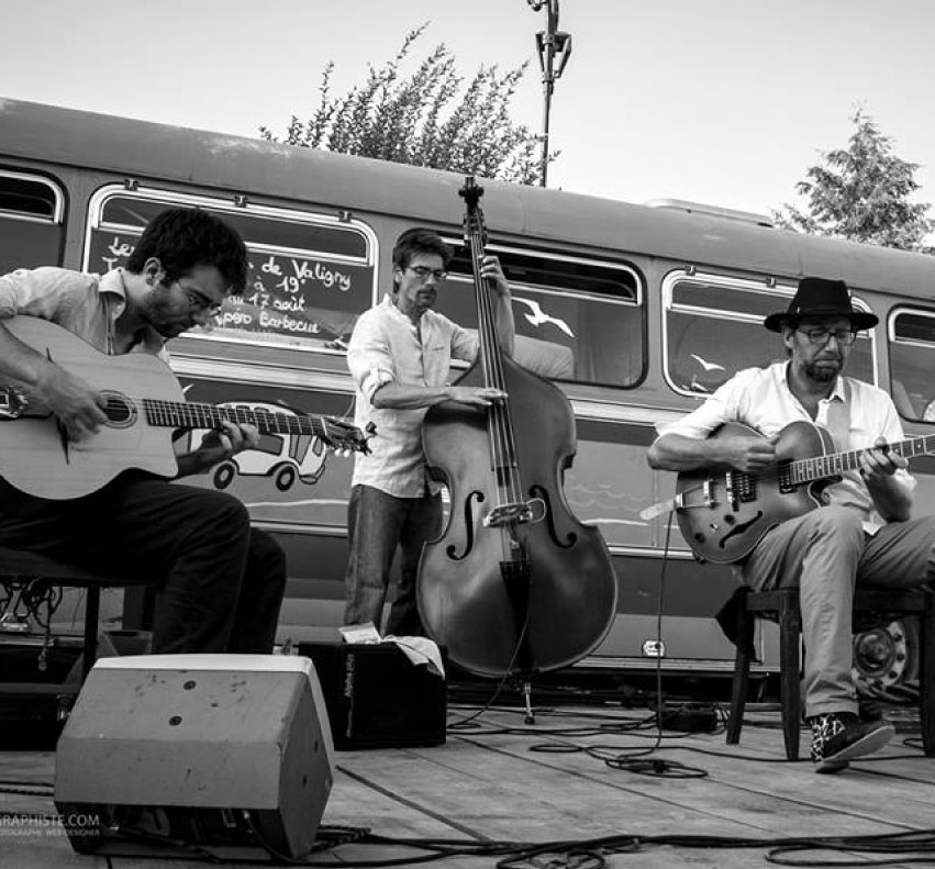 le groupe trio anastazör en production à la guinguette
